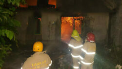 Diduga Bakar Sampah Didalam, Rumah Terbakar di Sanden