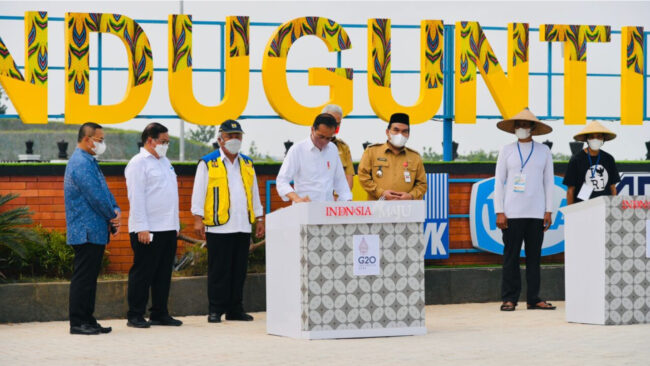 Presiden Joko Widodo meresmikan Bendungan Randugunting di Kabupaten Blora, Provinsi Jawa Tengah, pada Rabu, 5 Januari 2022. Foto: BPMI Setpres