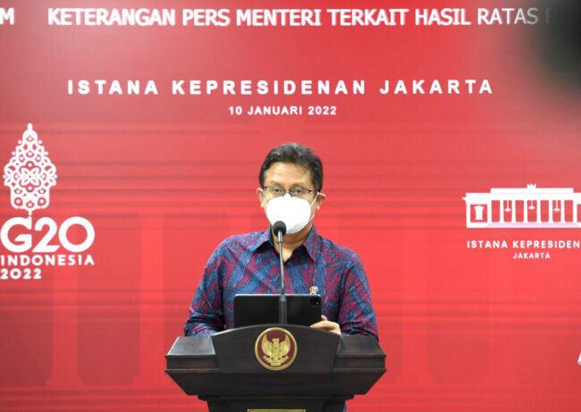 Menteri Kesehatan Budi Gunadi Sadikin memberikan keterangan di Kantor Presiden, Jakarta, pada Senin, 10 Januari 2021 selepas rapat terbatas yang dipimpin Presiden Joko Widodo. Foto: BPMI Setpres/Rusman