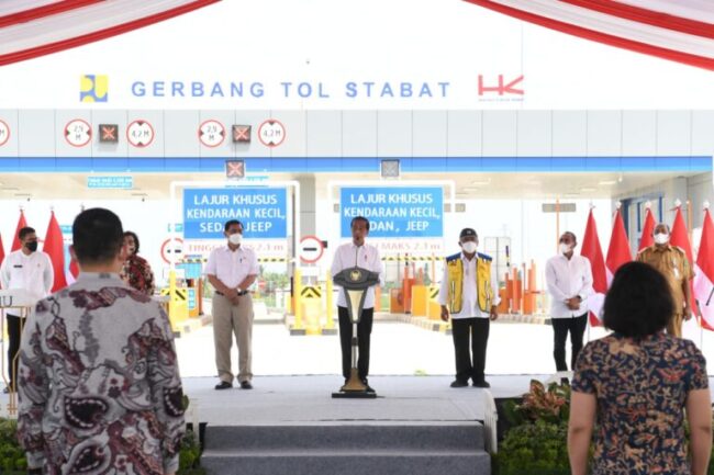 Presiden Joko Widodo meresmikan Jalan Tol Binjai-Langsa seksi I Binjai-Stabat sepanjang 11,8 kilometer, pada Jumat, 4 Februari 2022. Foto: BPMI Setpres