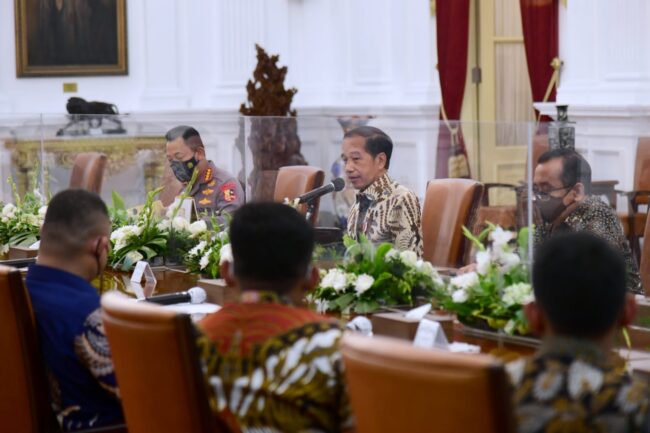 Presiden Joko Widodo beraudiensi dengan 12 organisasi mahasiswa yang tergabung dalam Kelompok Cipayung Plus di Istana Merdeka, Jakarta, Rabu, 23 Maret 2022. Foto: BPMI Setpres