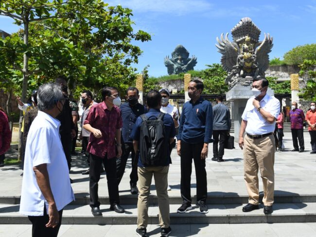 Presiden Joko Widodo meninjau Garuda Wisnu Kencana (GWK) Cultural Park, yang ada di Kabupaten Badung, dalam kunjungan kerjanya ke Provinsi Bali, pada Jumat, 25 Maret 2022. Foto: BPMI Setpres