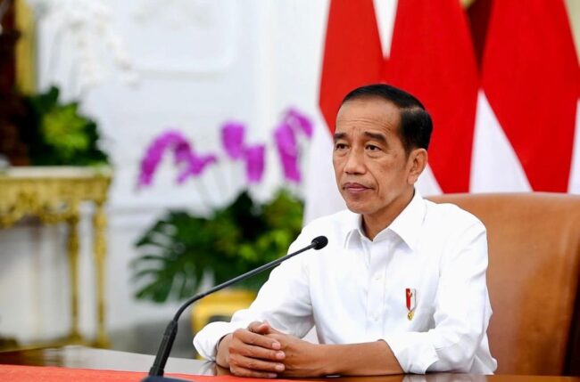 Presiden Joko Widodo memberikan keterangan terkait kebijakan ekspor minyak goreng di Istana Merdeka, Jakarta, Jumat, 22 April 2022. Foto: BPMI Setpres