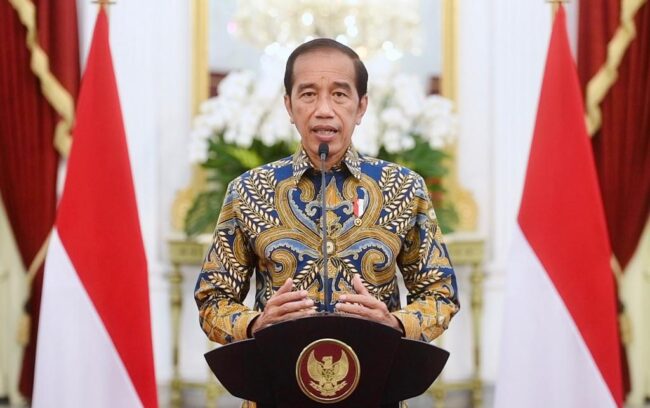 Presiden Jokowi memberikan pernyataan tentang mudik dan pemberian THR & gaji ke-13 tahun 2022 di Istana Merdeka Jakarta. Foto: BPMI Setpres