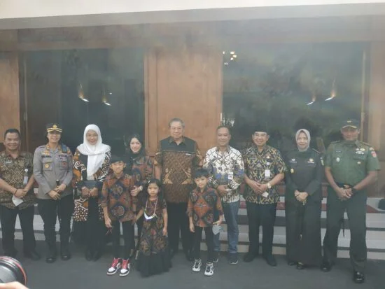 Kunjungi Jateng dan DIY, SBY Mengaku Menyempatkan Diri Untuk Melukis