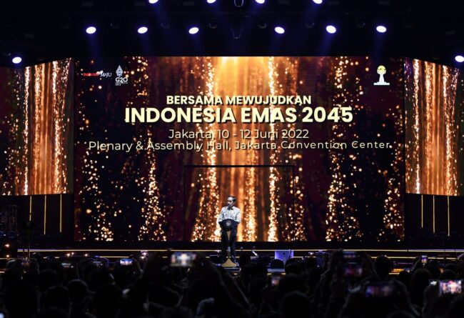 Presiden Joko Widodo menyampaikan sambutannya saat menghadiri Perayaan 50 Tahun Himpunan Pengusaha Muda Indonesia (Hipmi) Tahun 2022 yang digelar di Plenary Hall, Jakarta Convention Centre, Jakarta, pada Jumat, 10 Juni 2022. Foto: BPMI Setpres