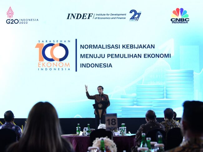 Presiden Joko Widodo secara resmi membuka acara Sarasehan 100 Ekonom Indonesia yang digelar pada Rabu, 7 September 2022, di Auditorium Menara Bank Mega, Jakarta. Foto: BPMI Setpres
