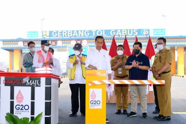 Presiden Joko Widodo meresmikan Jalan Tol Cibitung-Cilincing (JTCC) dan Jalan Tol Serpong-Balaraja seksi 1A di Gerbang Tol Gabus, Kabupaten Bekasi, Provinsi Jawa Barat, pada Selasa, 20 September 2022. Foto: BPMI Setpres