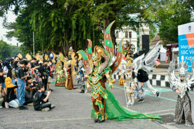 Barisan peserta Solo Batik Carnival (SBC) XIII pada Grand Carnival yang dilaksanakan disepanjang Jl,Sudirman Kota Surakarta pada hari Minggu, 02/10/2022 (doc)