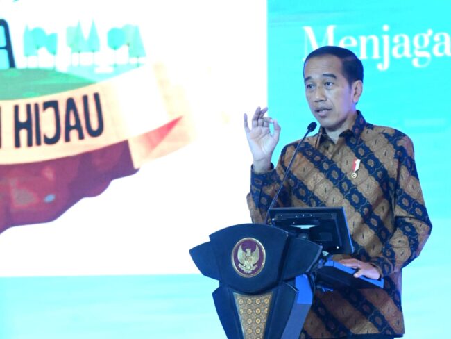 Presiden Joko Widodo menyampaikan sambutannya pada acara Outlook Perekonomian Indonesia Tahun 2023 yang digelar di Hotel The Ritz Carlton, Jakarta, pada Rabu, 21 Desember 2022. Foto: BPMI Setpres