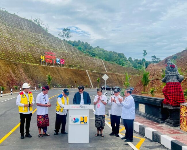 Presiden Joko Widodo meresmikan Jalan Pintas (shortcut) Batas Kota Singaraja-Mengwitani, Kabupaten Buleleng, Provinsi Bali, pada Kamis, 2 Februari 2023. Foto: BPMI Setpres