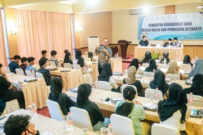  acara Penguatan Kemandirian Anak melalui dialog dan permainan interaktif di Hotel Puri Asri Magelang, Rabu (10/7/2024). 