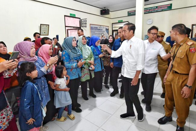 esiden Joko Widodo melakukan kunjungan ke Rumah Sakit Umum Daerah (RSUD) Alimuddin Umar di Kabupaten Lampung Barat, Provinsi Lampung pada Jumat, 12 Juli 2024. Foto: BPMI Setpres