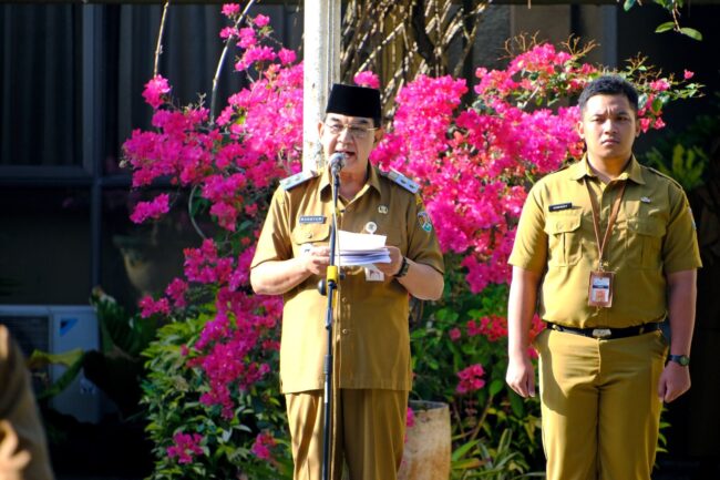 Wakil Wali Kota Magelang KH. M. Mansyur pada apel pagi pengarahan tentang Netralitas ASN dan Non ASN dalam penyelenggaraan Pilkada tahun 2024, di halaman belakang kantor Pemkot Magelang, Senin (12/8/2024).