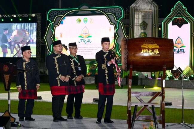 Presiden Joko Widodo secara resmi membuka Musabaqah Tilawatil Qur’an Tingkat Nasional (MTQ Nasional) XXX Tahun 2024 yang digelar di Stadion Gelora Kadrie Oening, Kota Samarinda, Provinsi Kalimantan Timur, pada Minggu, 8 September 2024. Foto: BPMI Setpres