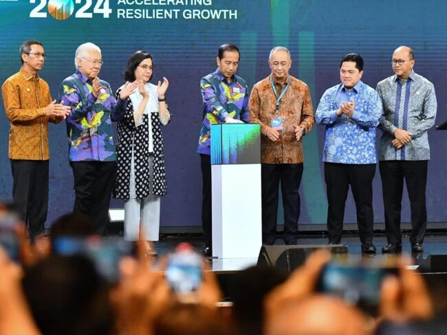 Presiden Joko Widodo meresmikan Pembukaan BNI Investor Daily Summit 2024 yang diselenggarakan di Jakarta Convention Center (JCC), Jakarta, pada Selasa, 8 Oktober 2024. Foto: BPMI Setpres