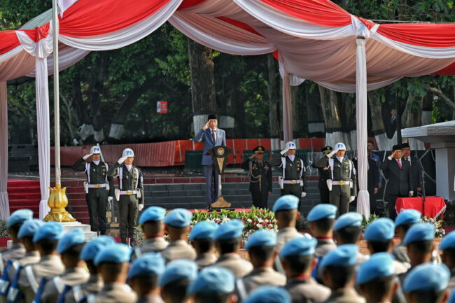 Presiden Joko Widodo bertindak selaku inspektur upacara pada peringatan Hari Kesaktian Pancasila Tahun 2024 yang dipusatkan di Monumen Pancasila Sakti, Lubang Buaya, Jakarta, pada Selasa, 1 Oktober 2024. Foto: BPMI Setpres