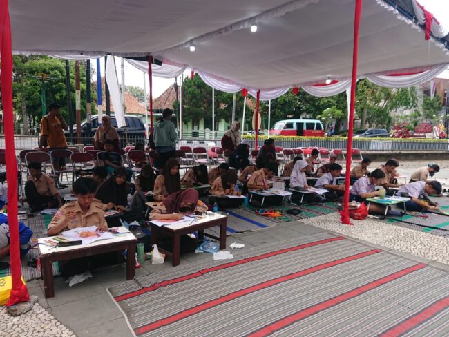 suasana lomba melukis tingkat SMP pada Event Museum Sudirman, Jumat(04/10/2024)