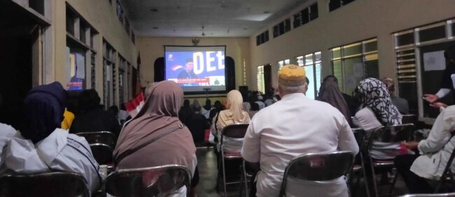 Antusias Pendukung Paslon AMAN pada saat acara Nobar Debat di Gedung DPD Golkar. Selasa (29/10/2024). foto: Vira Syafira/wartamagelang.com