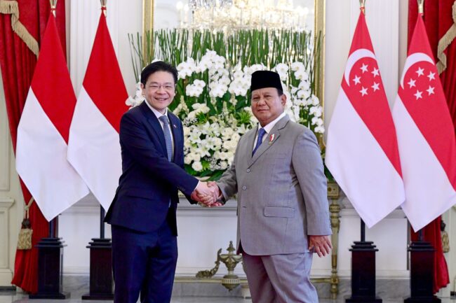 Presiden Prabowo Subianto menerima kunjungan resmi Perdana Menteri (PM) Republik Singapura, Lawrence Wong, di Istana Merdeka Jakarta, pada Rabu, 6 November 2024. Foto: BPMI Setpres